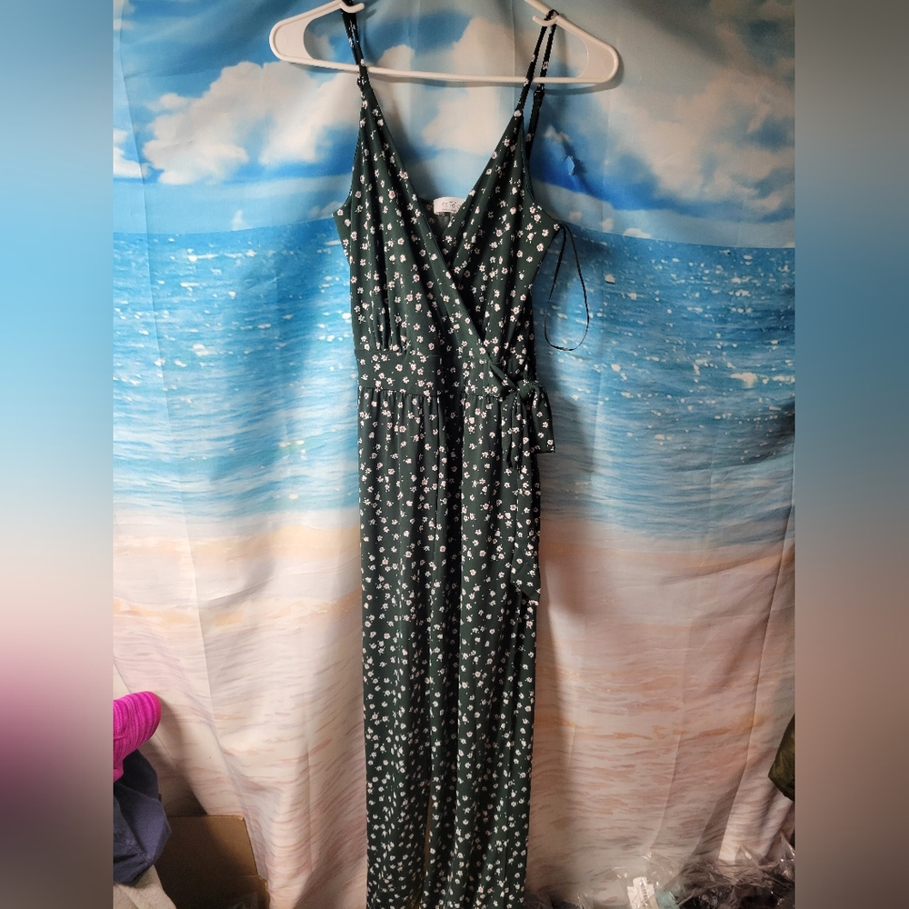 Kaileigh NWOT Size Small Wide Leg Jumpsuit Green Floral